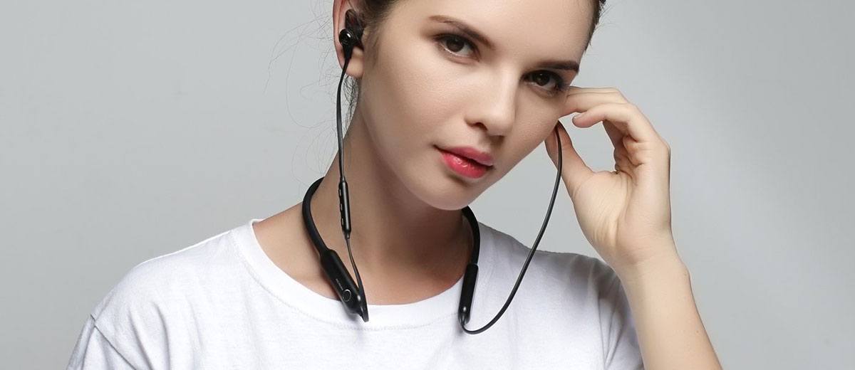 Beautiful lady wearing Linner NC50 headphones Black